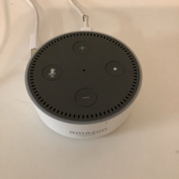 Amazon Echo Dot (2nd Generation) Smart Speaker RS03QR White Preloved - Picture 1 of 3